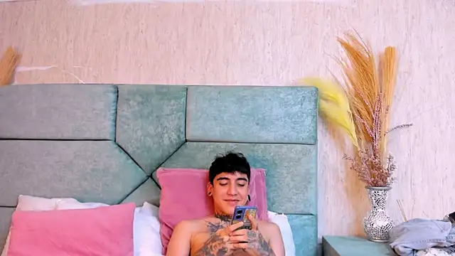 Snapshot of SantiOlsen chatting on October 2025 05:14:01 PM SantiOlsen online show from October 2025 05:14:01 PM