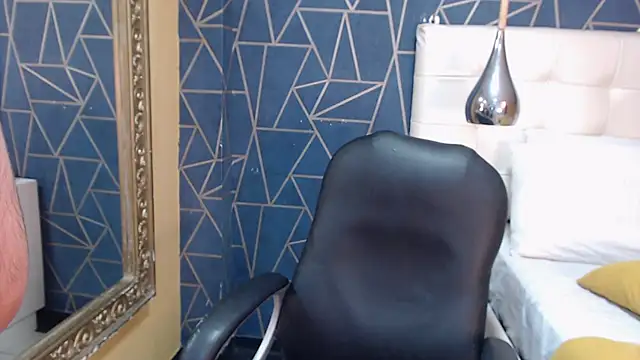 Snapshot of SantiOlsen chatting on November 2025 03:53:02 AM SantiOlsen online show from November 2025 03:53:02 AM