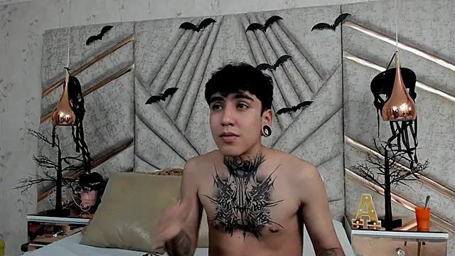 Snapshot of SantiOlsen chatting on November 2025 03:17:01 AM SantiOlsen online show from November 2025 03:17:01 AM