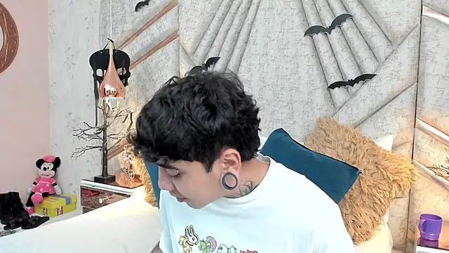 Snapshot of SantiOlsen chatting on November 2025 12:27:01 PM SantiOlsen online show from November 2025 12:27:01 PM