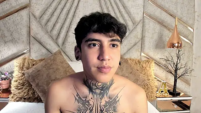 Snapshot of SantiOlsen chatting on November 2025 12:26:01 PM SantiOlsen online show from November 2025 12:26:01 PM