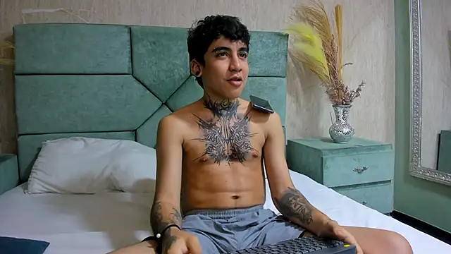 Snapshot of SantiOlsen chatting on November 2025 12:33:02 PM SantiOlsen online show from November 2025 12:33:02 PM