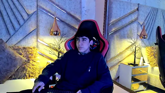 Snapshot of SantiOlsen chatting on November 2025 12:05:02 PM SantiOlsen online show from November 2025 12:05:02 PM