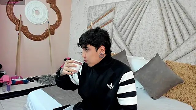 Snapshot of SantiOlsen chatting on November 2025 12:05:02 PM SantiOlsen online show from November 2025 12:05:02 PM