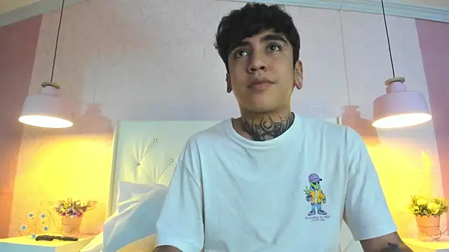 Snapshot of SantiOlsen chatting on November 2025 12:18:01 PM SantiOlsen online show from November 2025 12:18:01 PM