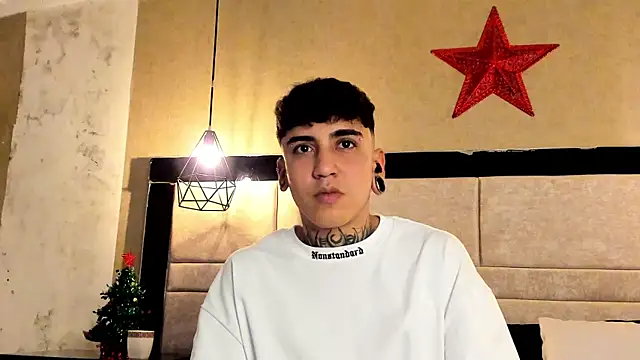 Snapshot of SantiOlsen chatting on November 2025 02:58:01 AM SantiOlsen online show from November 2025 02:58:01 AM