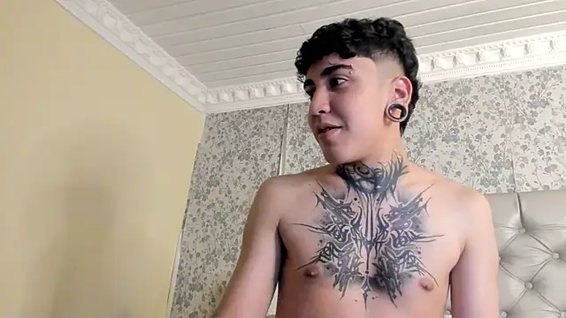 Snapshot of SantiOlsen chatting on December 2025 12:37:02 AM SantiOlsen online show from December 2025 12:37:02 AM