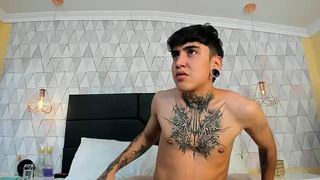 Snapshot of SantiOlsen chatting on December 2025 12:21:01 PM SantiOlsen online show from December 2025 12:21:01 PM