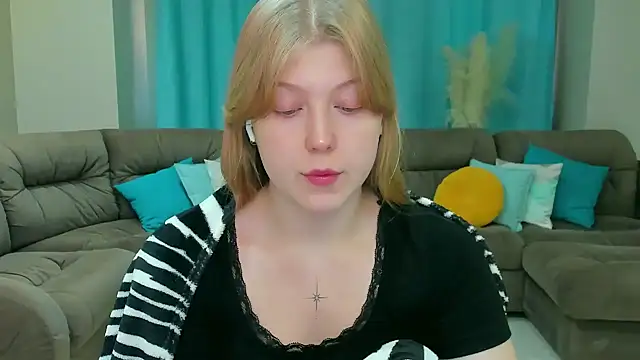 Snapshot of Stella_Light chatting on November 2025 04:11:02 AM Stella Light online show from November 2025 04:11:02 AM