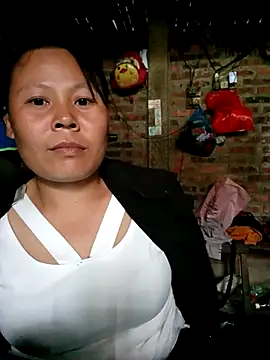 Snapshot of Lilian-n chatting on October 2025 01:28:02 AM Lilian-n online show from October 2025 01:28:02 AM