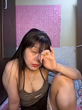 Snapshot of Butterfly_kee chatting on December 2025 01:33:02 AM Butterfly kee online show from December 2025 01:33:02 AM