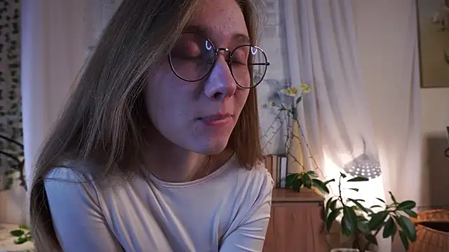 Snapshot of ArianaSweazy chatting on November 2025 01:32:02 PM ArianaSweazy online show from November 2025 01:32:02 PM