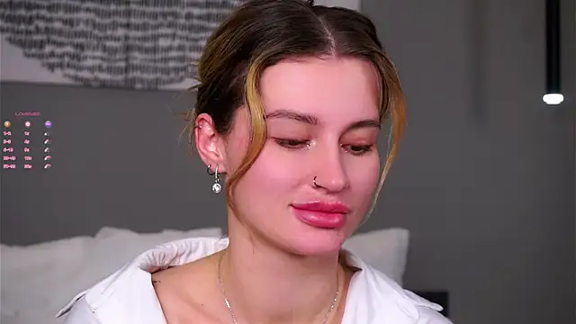 Snapshot of buvei chatting on December 2025 01:04:02 PM buvei online show from December 2025 01:04:02 PM