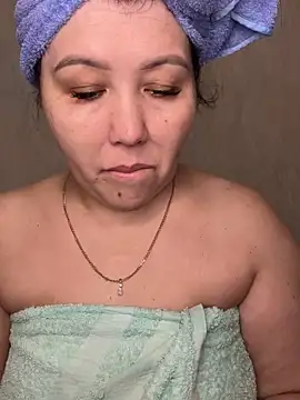 Snapshot of Love__Mom chatting on November 2025 04:34:02 PM Love Mom online show from November 2025 04:34:02 PM