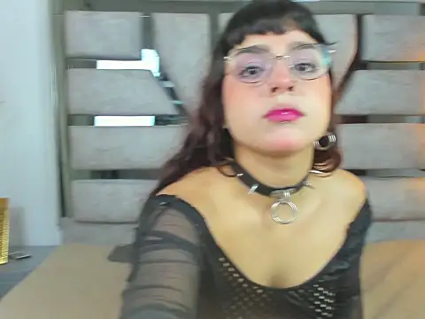 Mindy Star  online show from November 2025 01:12:02 PM