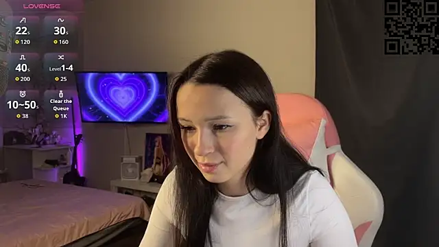 Snapshot of ella_simons chatting on November 2025 12:53:01 AM ella simons online show from November 2025 12:53:01 AM