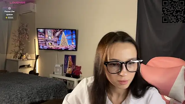 Snapshot of ella_simons chatting on November 2025 12:54:02 AM ella simons online show from November 2025 12:54:02 AM