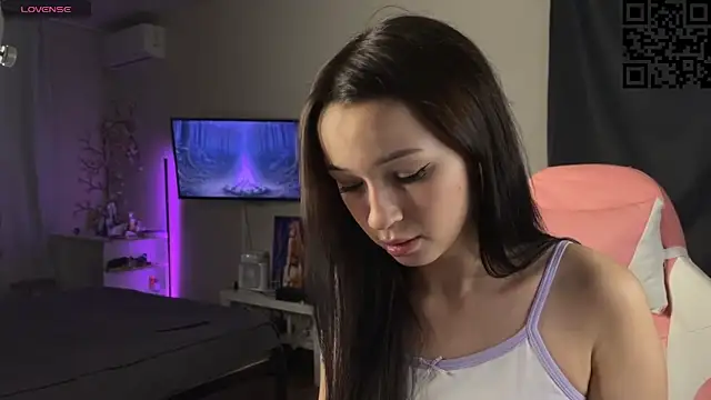 Snapshot of ella_simons chatting on November 2025 12:32:02 AM ella simons online show from November 2025 12:32:02 AM