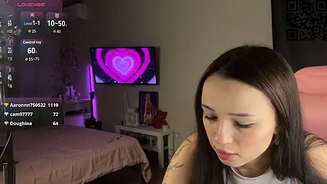 Snapshot of ella_simons chatting on November 2025 12:02:01 AM ella simons online show from November 2025 12:02:01 AM