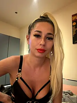 Karinna1818 online show from October 2025 06:52:01 PM