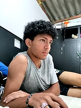 Snapshot of LyliaWood chatting on October 2025 02:33:01 AM LyliaWood online show from October 2025 02:33:01 AM