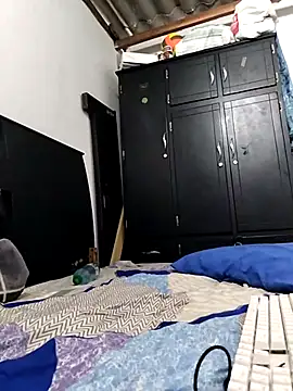 Snapshot of LyliaWood chatting on October 2025 08:59:02 PM LyliaWood online show from October 2025 08:59:02 PM