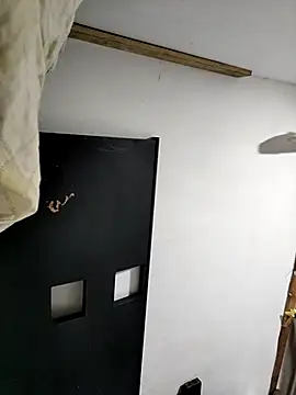 Snapshot of LyliaWood chatting on November 2025 08:18:01 PM LyliaWood online show from November 2025 08:18:01 PM