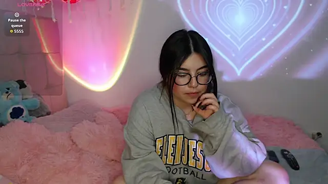 Snapshot of Ayleen_Honey chatting on October 2025 09:35:02 PM Ayleen Honey online show from October 2025 09:35:02 PM