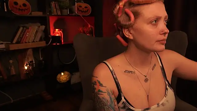 Kiki shay online show from October 2025 01:12:01 PM