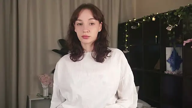PeachyTwirl online show from October 2025 12:44:02 AM