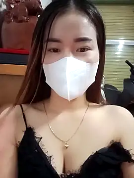 Family-Lovee online show from November 2025 09:06:02 PM