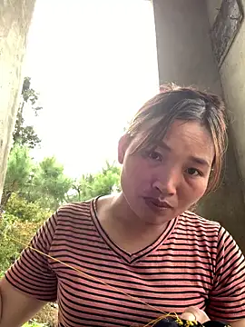 Snapshot of sowbibi chatting on October 2025 04:57:01 AM sowbibi online show from October 2025 04:57:01 AM