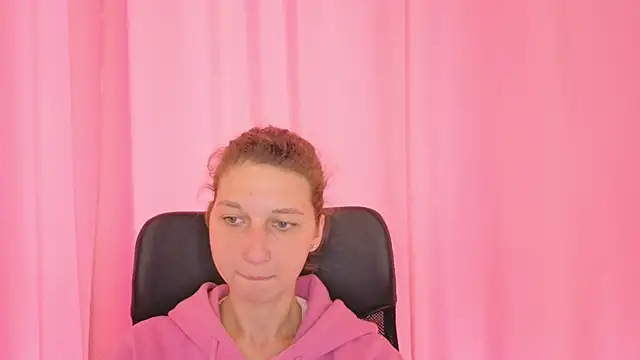 Snapshot of CuteEllii chatting on October 2025 10:11:02 AM CuteEllii online show from October 2025 10:11:02 AM