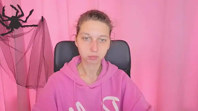 Snapshot of CuteEllii chatting on October 2025 11:14:02 AM CuteEllii online show from October 2025 11:14:02 AM