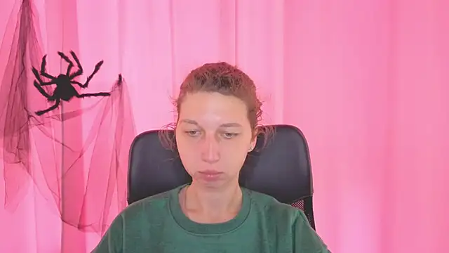 Snapshot of CuteEllii chatting on October 2025 11:00:01 AM CuteEllii online show from October 2025 11:00:01 AM