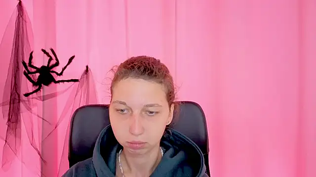 Snapshot of CuteEllii chatting on November 2025 10:48:02 AM CuteEllii online show from November 2025 10:48:02 AM