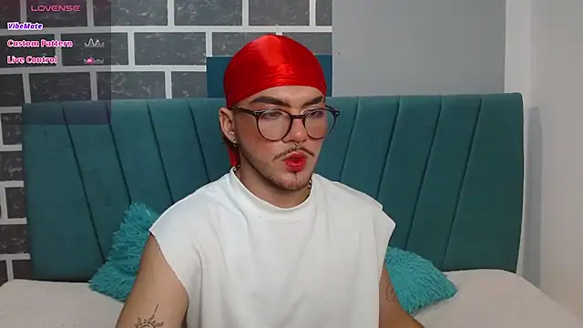 Snapshot of Zac_Golden chatting on December 2025 12:26:02 AM Zac Golden online show from December 2025 12:26:02 AM