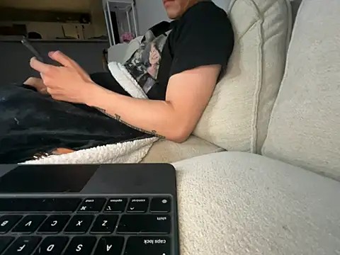 Snapshot of Orlando702@xh chatting on October 2025 02:17:02 PM Orlando702xh online show from October 2025 02:17:02 PM