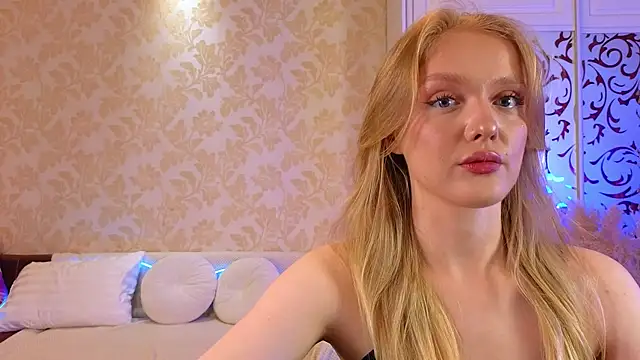 Snapshot of Slay_Blonde chatting on October 2025 06:14:01 AM Slay Blonde online show from October 2025 06:14:01 AM