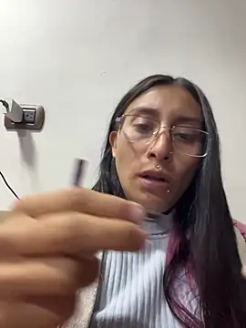 Snapshot of Violeet-Smith chatting on November 2025 10:45:02 PM Violeet-Smith online show from November 2025 10:45:02 PM