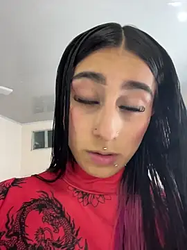 Snapshot of Violeet-Smith chatting on November 2025 11:25:02 PM Violeet-Smith online show from November 2025 11:25:02 PM