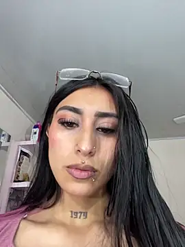 Snapshot of Violeet-Smith chatting on November 2025 09:14:02 PM Violeet-Smith online show from November 2025 09:14:02 PM