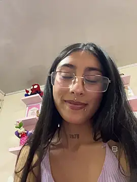 Snapshot of Violeet-Smith chatting on November 2025 11:07:02 PM Violeet-Smith online show from November 2025 11:07:02 PM