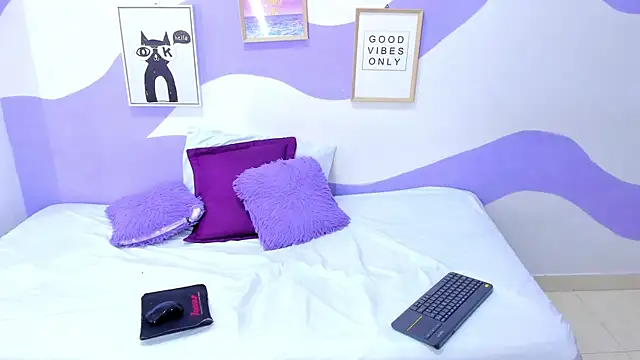 Snapshot of VIOLETA-28 chatting on November 2025 11:18:02 AM VIOLETA-28 online show from November 2025 11:18:02 AM