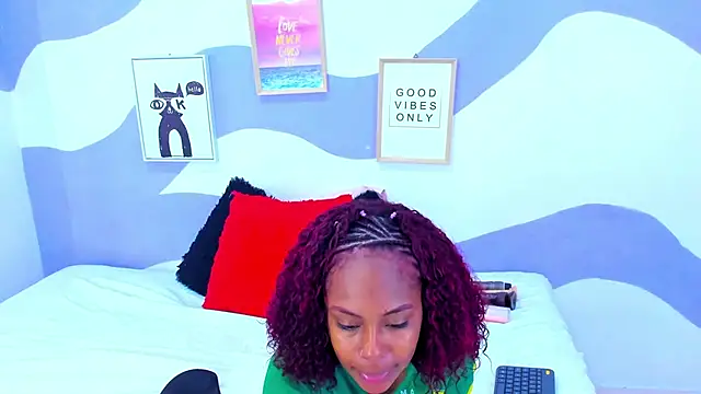 Snapshot of VIOLETA-28 chatting on November 2025 12:49:02 PM VIOLETA-28 online show from November 2025 12:49:02 PM