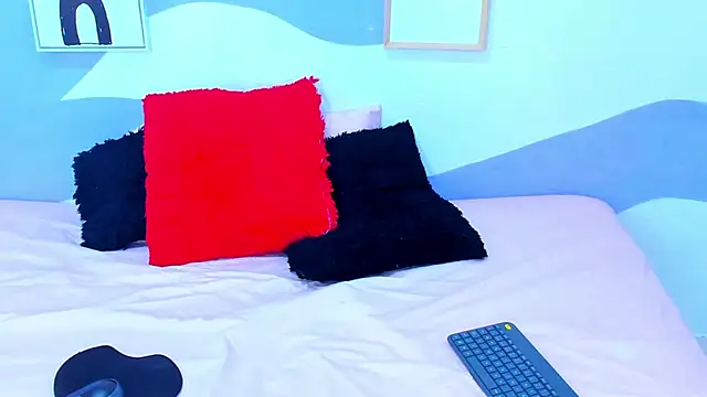 Snapshot of VIOLETA-28 chatting on November 2025 01:45:02 PM VIOLETA-28 online show from November 2025 01:45:02 PM