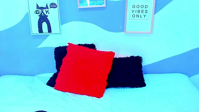 Snapshot of VIOLETA-28 chatting on November 2025 01:36:02 PM VIOLETA-28 online show from November 2025 01:36:02 PM