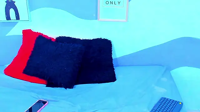 Snapshot of VIOLETA-28 chatting on December 2025 12:21:02 PM VIOLETA-28 online show from December 2025 12:21:02 PM