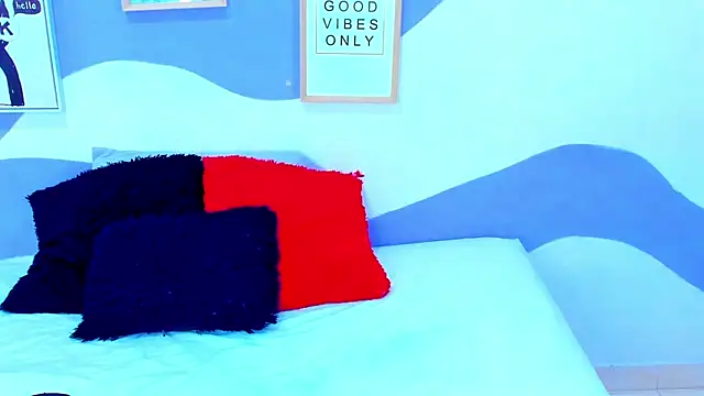 Snapshot of VIOLETA-28 chatting on December 2025 12:47:01 PM VIOLETA-28 online show from December 2025 12:47:01 PM