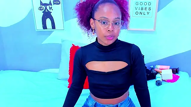 Snapshot of VIOLETA-28 chatting on December 2025 12:53:02 PM VIOLETA-28 online show from December 2025 12:53:02 PM